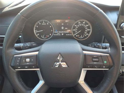 Used 2023 Mitsubishi Outlander SE image 15