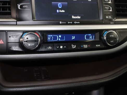 Used 2017 Toyota Highlander XLE image 46