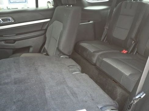 Used 2018 Ford Explorer XLT image 8