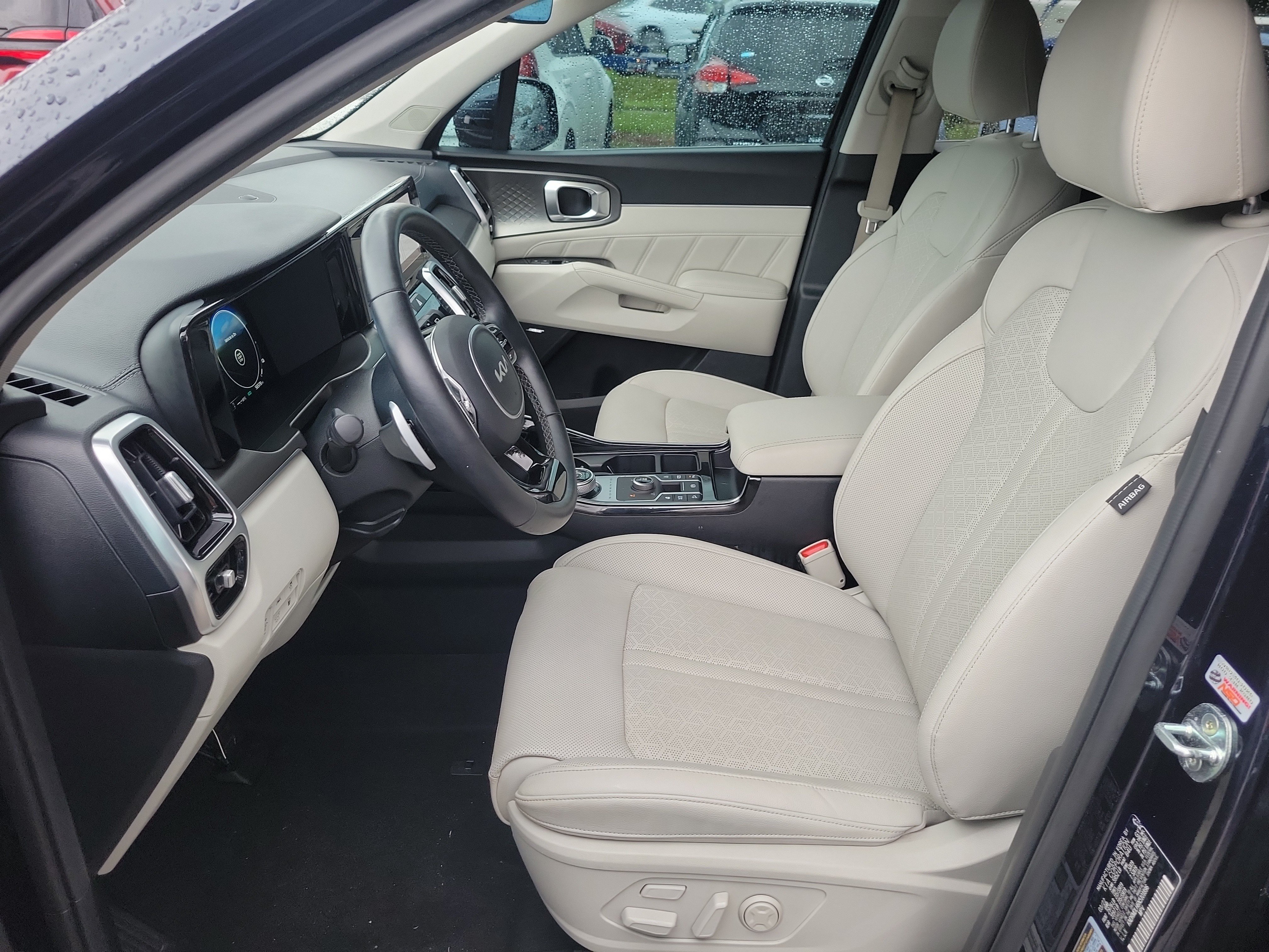 Certified 2022 Kia Sorento SX Prestige w/ Panoramic Sunroof Package AWD/4WD image 21
