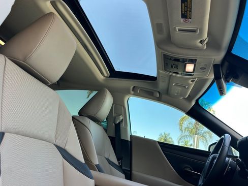Used 2021 Lexus ES 350 w/ Accessory Package FWD image 32