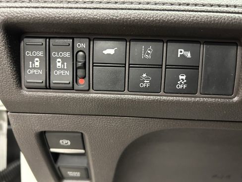 Used 2018 Honda Odyssey Touring image 15