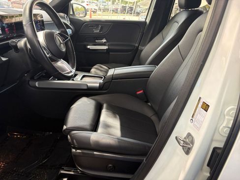 Used 2025 Mercedes-Benz GLB 250 image 28