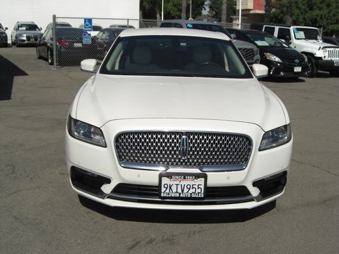 Used 2017 Lincoln Continental Premiere image 3