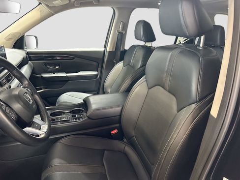 Used 2024 Honda Pilot Touring image 22
