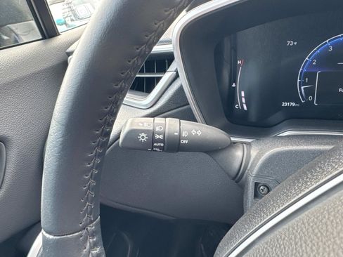 Used 2023 Toyota Corolla Cross XLE image 32