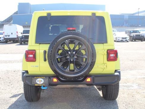 Used 2024 Jeep Wrangler Unlimited Sahara AWD/4WD image 5