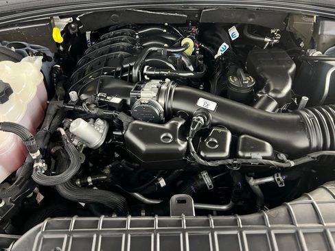 Used 2024 Jeep Grand Cherokee L Limited w/ Luxury Tech Group II image 37