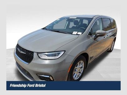 Used 2023 Chrysler Pacifica Touring-L