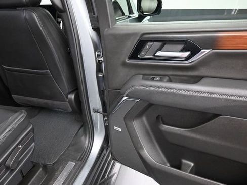 Used 2025 GMC Yukon XL Denali AWD/4WD image 21