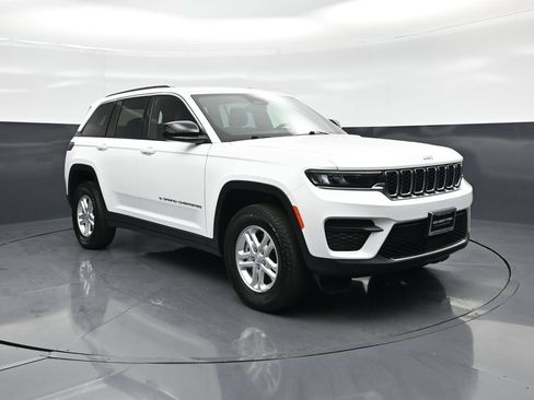 Used 2025 Jeep Grand Cherokee Laredo w/ Luxury Tech Group I AWD/4WD image 51