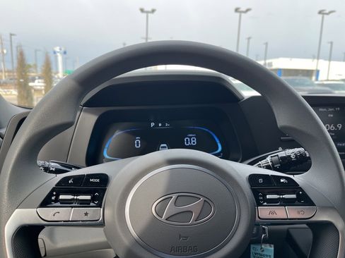 New 2025 Hyundai Elantra SE image 15