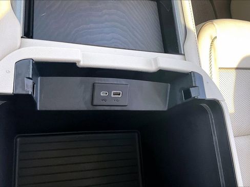 Used 2022 GMC Yukon XL Denali image 16