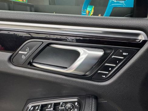 Used 2019 Porsche Macan S image 23
