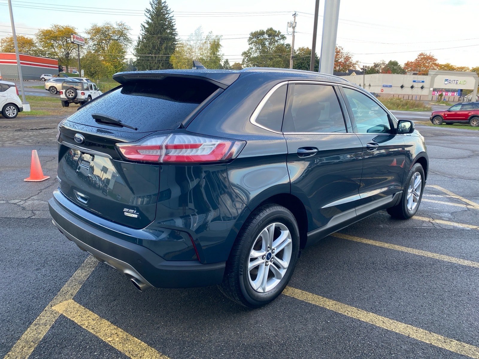 Used 2019 Ford Edge SEL w/ Equipment Group 201A AWD/4WD image 6