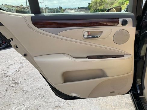Used 2016 Lexus LS 460 AWD w/ Comfort Package image 48