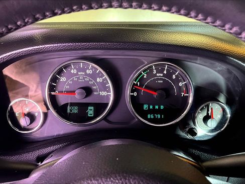 Used 2014 Jeep Wrangler Unlimited Sahara w/ Connectivity Group AWD/4WD image 14