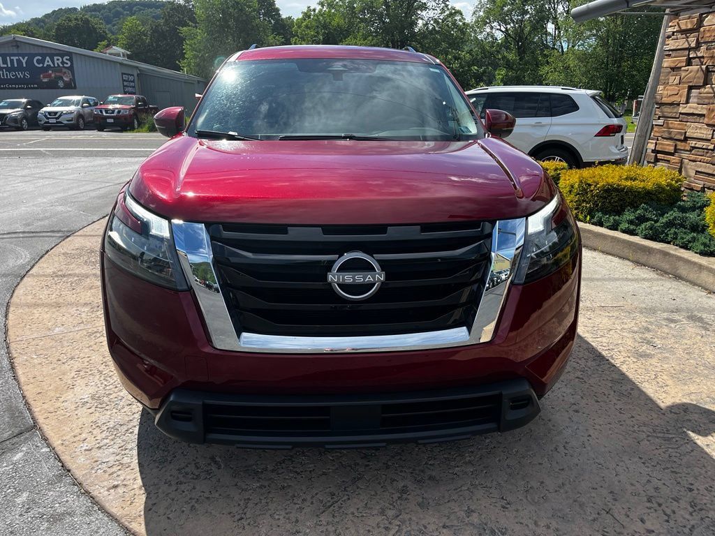 Used 2025 Nissan Pathfinder SV AWD/4WD image 2