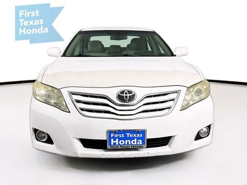 Used 2011 Toyota Camry XLE image 2