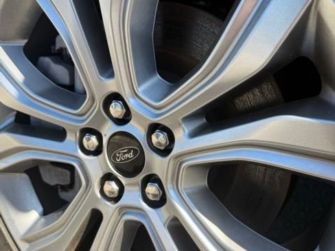 Used 2024 Ford Edge Titanium AWD/4WD image 12