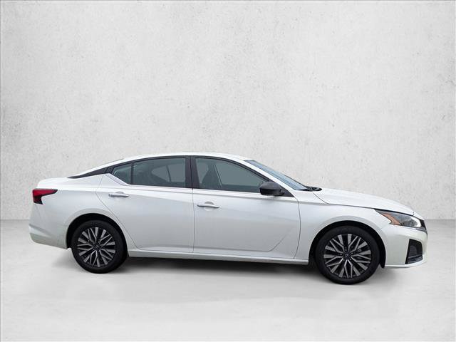 Used 2024 Nissan Altima 2.5 SV FWD image 4