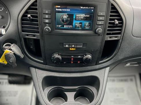 Used 2021 Mercedes-Benz Metris image 16