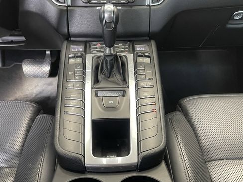Used 2018 Porsche Macan S image 19
