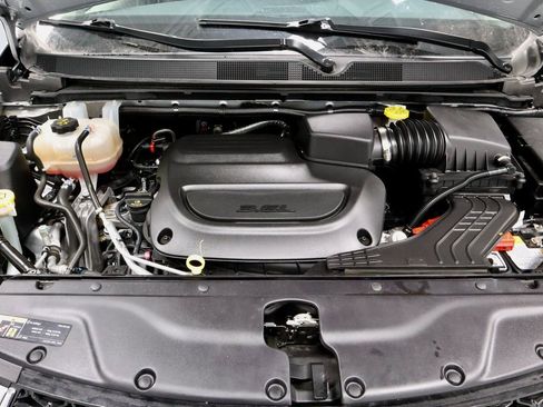 Used 2024 Chrysler Pacifica Touring-L image 17