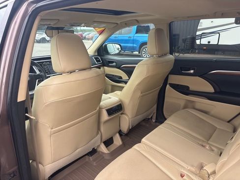 Used 2017 Toyota Highlander Limited AWD/4WD image 17