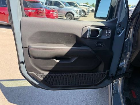 Used 2025 Jeep Gladiator Rubicon AWD/4WD image 6