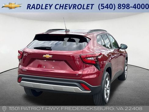 Certified 2025 Chevrolet Trax LT w/ LT Convenience Package FWD image 29