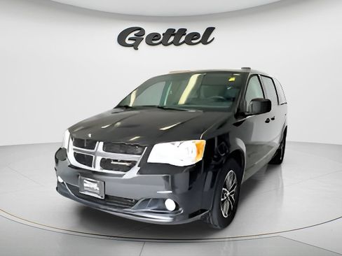 Used 2017 Dodge Grand Caravan SXT w/ Rear Park Assist Package FWD image 4