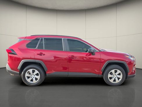 Used 2020 Toyota RAV4 LE FWD image 8