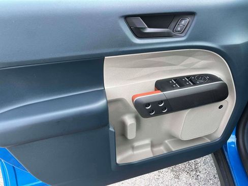 Used 2025 Ford Maverick Lariat image 12