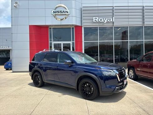 Used 2024 Nissan Pathfinder SL w/ SL Premium Package FWD image 1