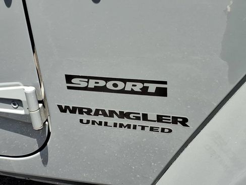 Used 2014 Jeep Wrangler Unlimited Sport w/ Quick Order Package 23S AWD/4WD image 9