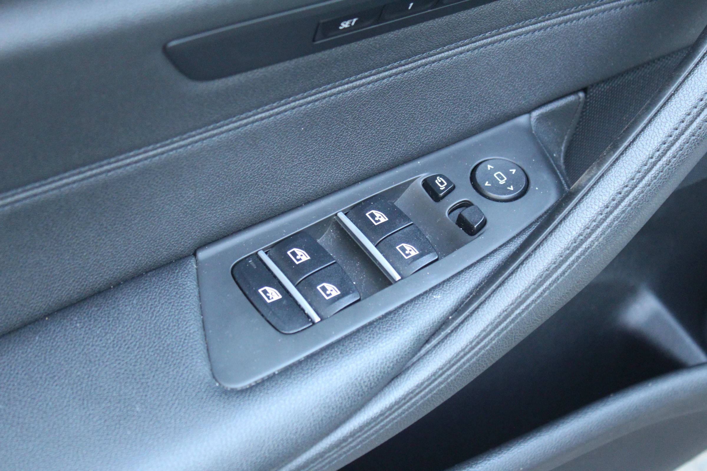Used 2019 BMW 530e xDrive AWD/4WD image 22