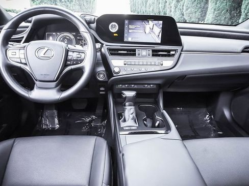 Certified 2025 Lexus ES 300h w/ Premium Package image 21