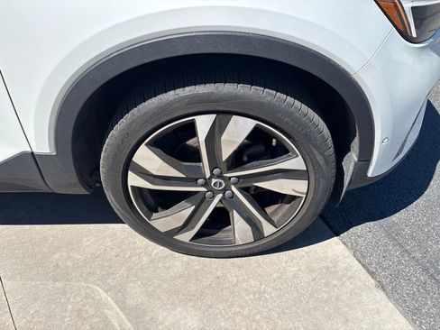 Certified 2023 Volvo XC40 B5 Plus w/ Protection Package Premier AWD/4WD image 13