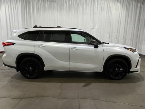 Certified 2024 Toyota Highlander XSE AWD/4WD image 3