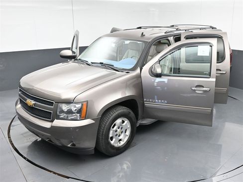 Used 2013 Chevrolet Suburban LT RWD image 39