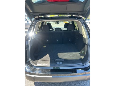 Used 2024 Nissan Rogue SV FWD image 8