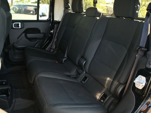 Used 2022 Jeep Gladiator Sport image 10