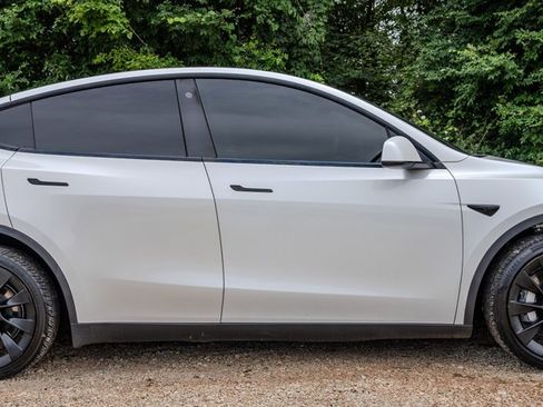 Used 2021 Tesla Model Y Long Range AWD/4WD image 6
