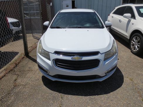 Used 2015 Chevrolet Cruze LT FWD image 1