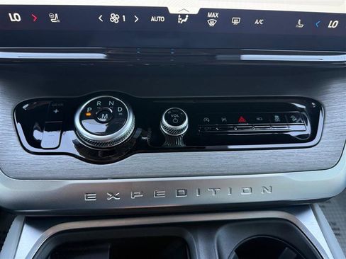 Used 2025 Ford Expedition Max Platinum w/ Driver's Package AWD/4WD image 26