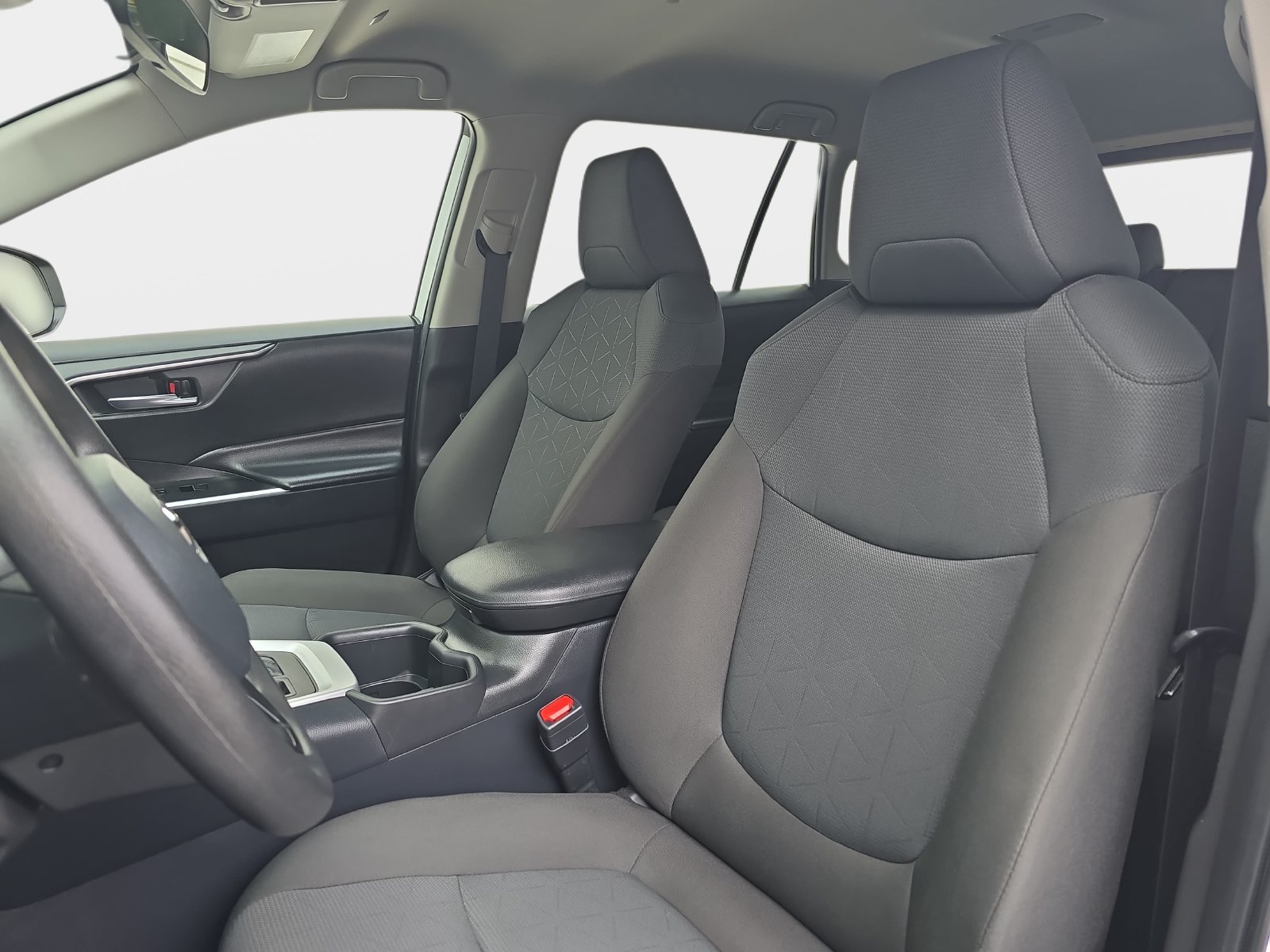 Used 2025 Toyota RAV4 XLE AWD/4WD image 17