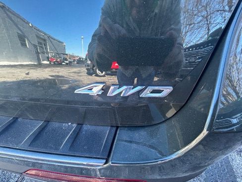 Used 2023 Ford Explorer XLT w/ Equipment Group 202A image 9