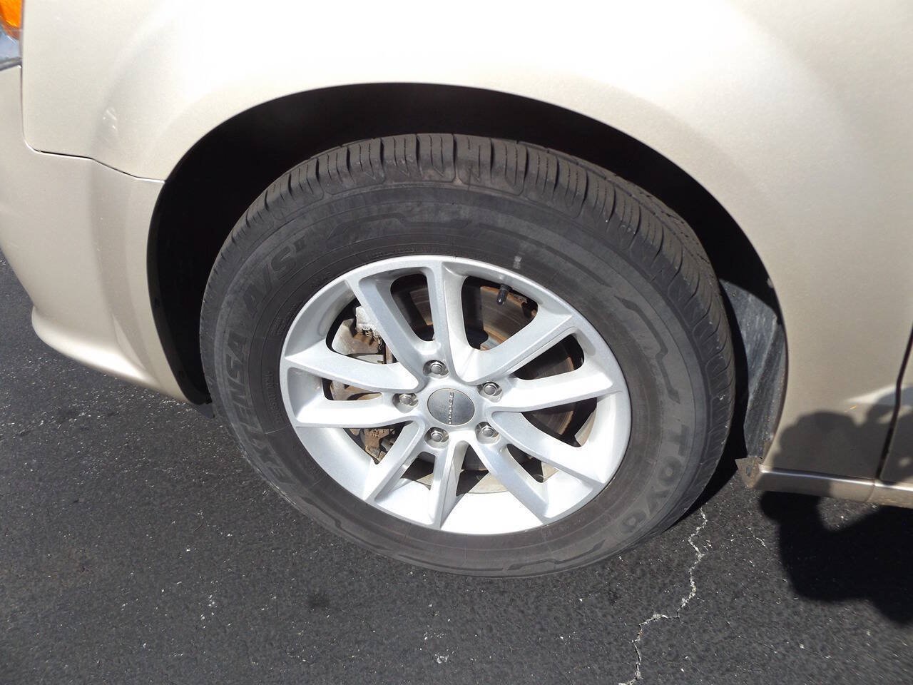Used 2015 Dodge Grand Caravan SXT FWD image 30