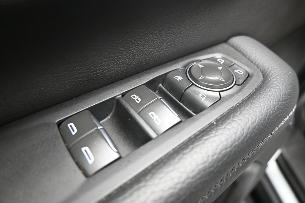 Used 2025 GMC Yukon Denali AWD/4WD image 11